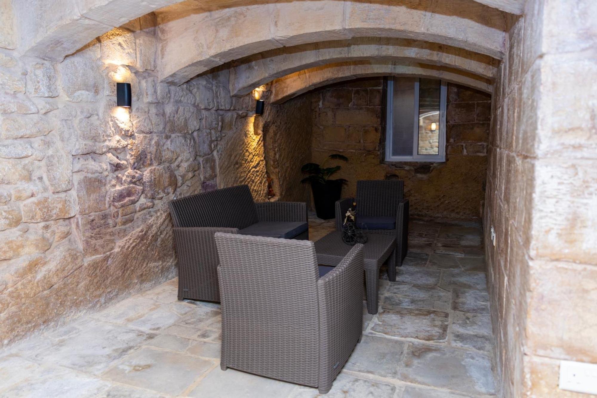 Great Siege Apartment
